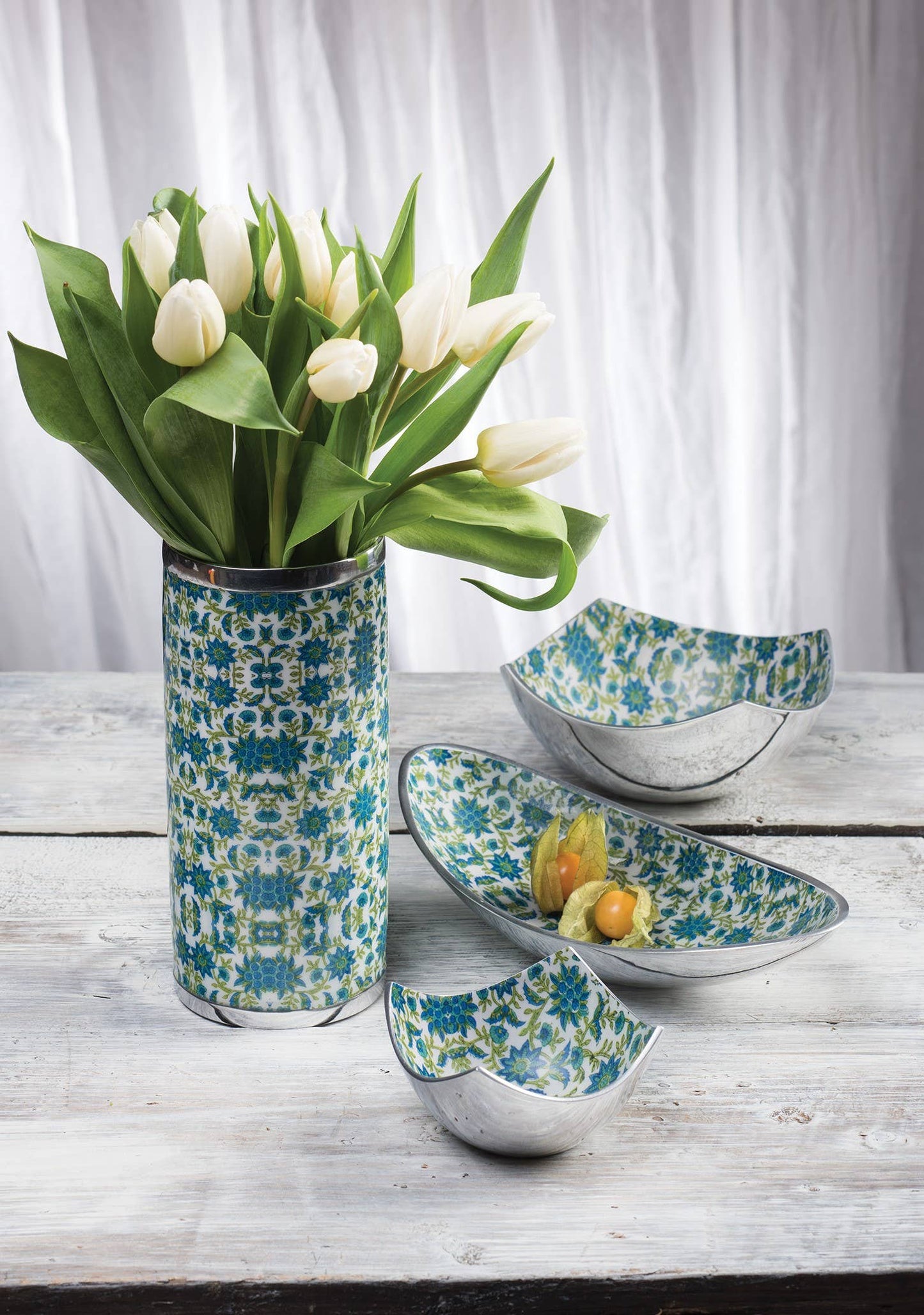 Floral Print Aluminium Heart Box. no barcode